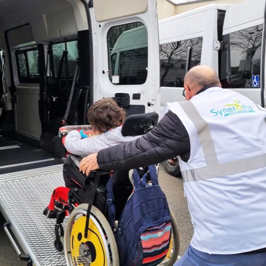 Le Bus + à la demande pour les personnes handicapées à mobilité réduite